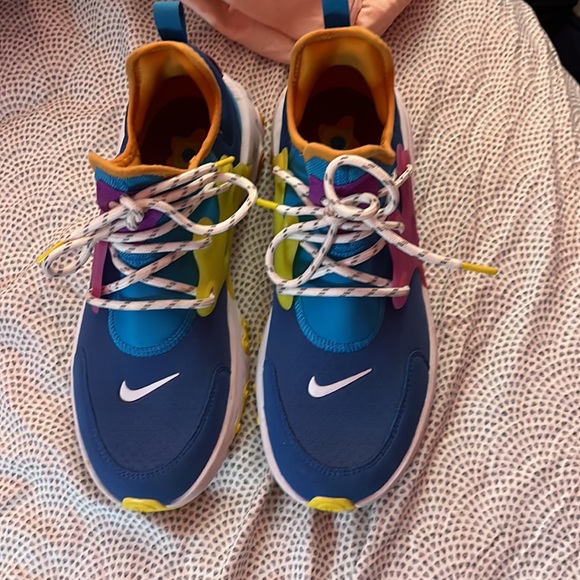 Nike react multi color - Picture 2 of 3